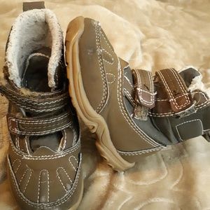 Toddler Carters size 6 Boots